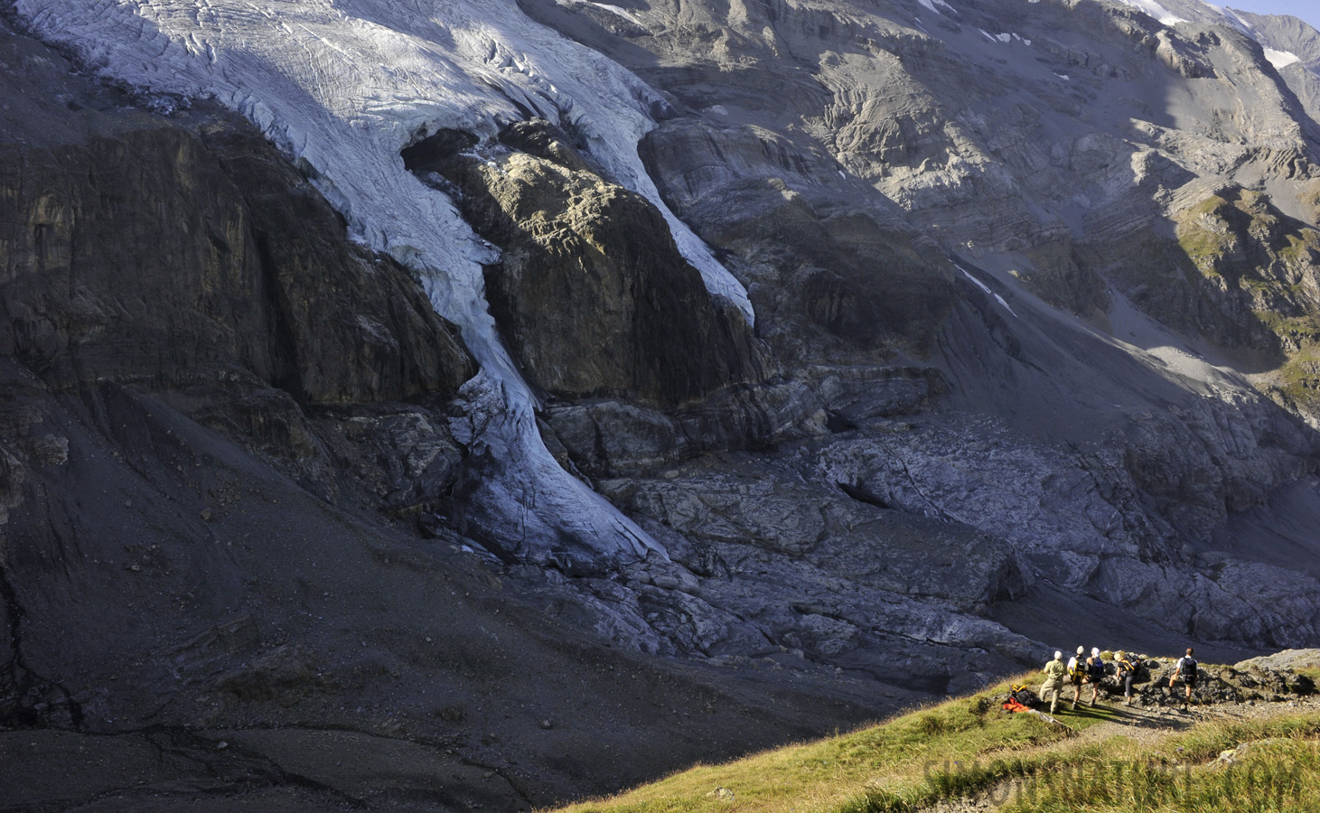 The glacier "flows" over the edge of the mountain 